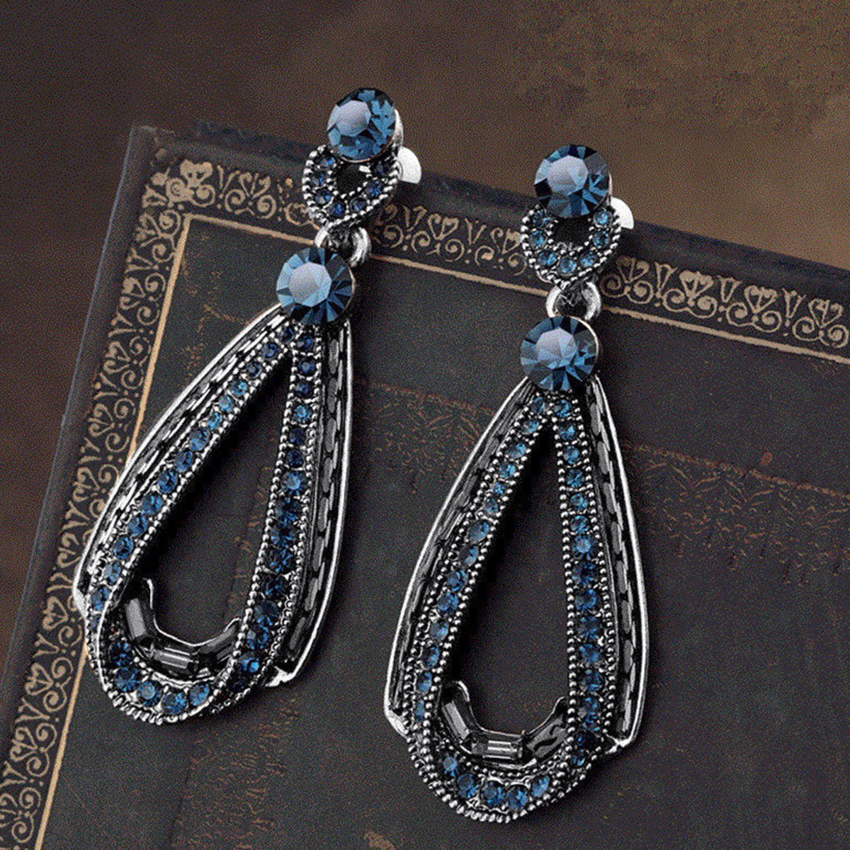 Vintage-Style Teardrop Earrings – Elegant Cubic Zirconia Jewelry for Women