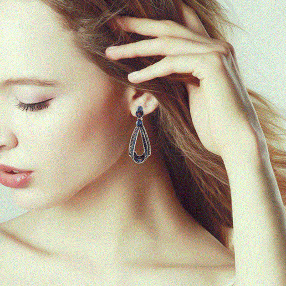 Vintage-Style Teardrop Earrings – Elegant Cubic Zirconia Jewelry for Women