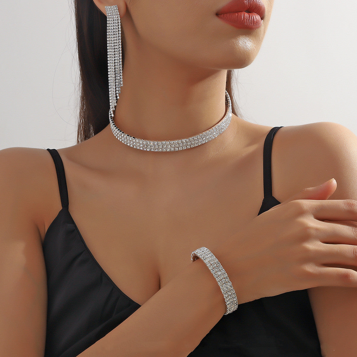 Elegant Diamond-Studded Fashion Choker Necklace
