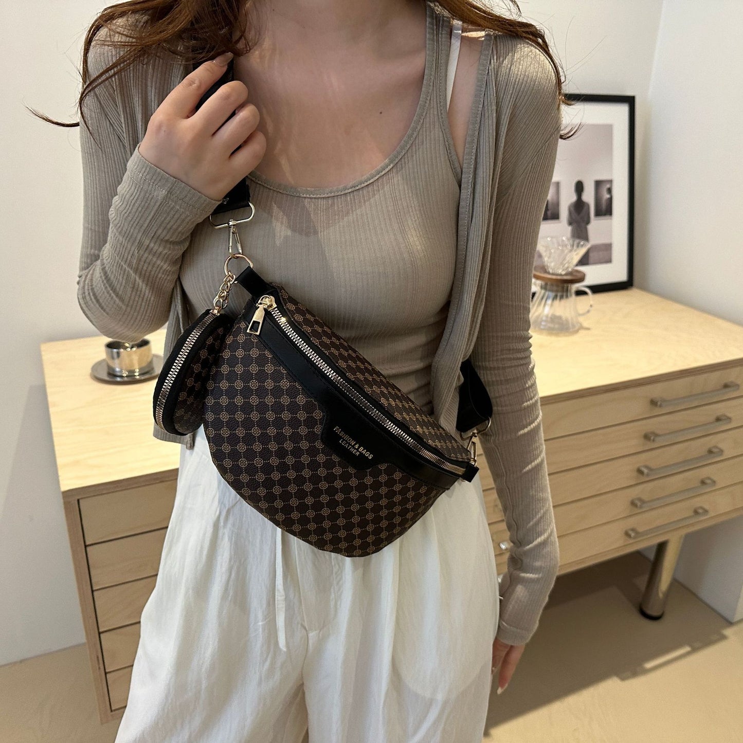 European & American Style Retro Print Crossbody Bag – Portable & Stylish