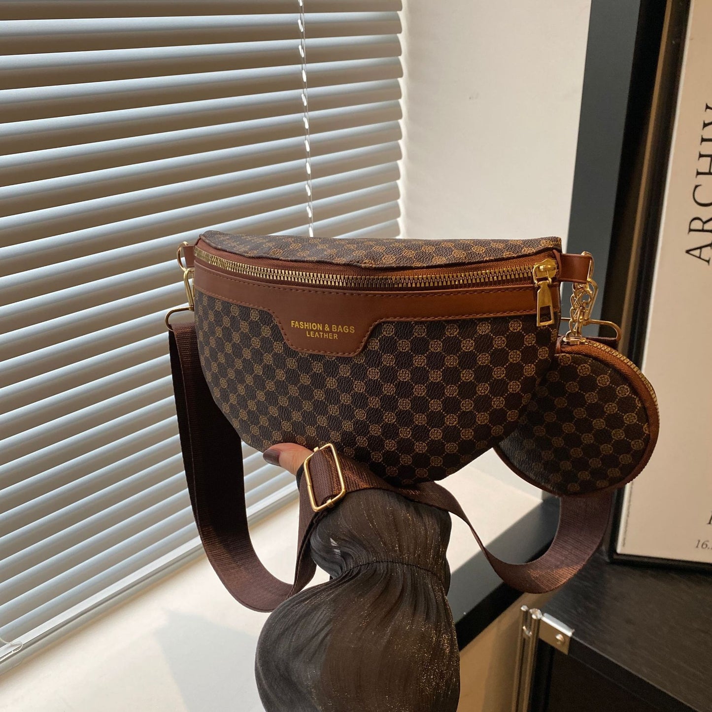 European & American Style Retro Print Crossbody Bag – Portable & Stylish