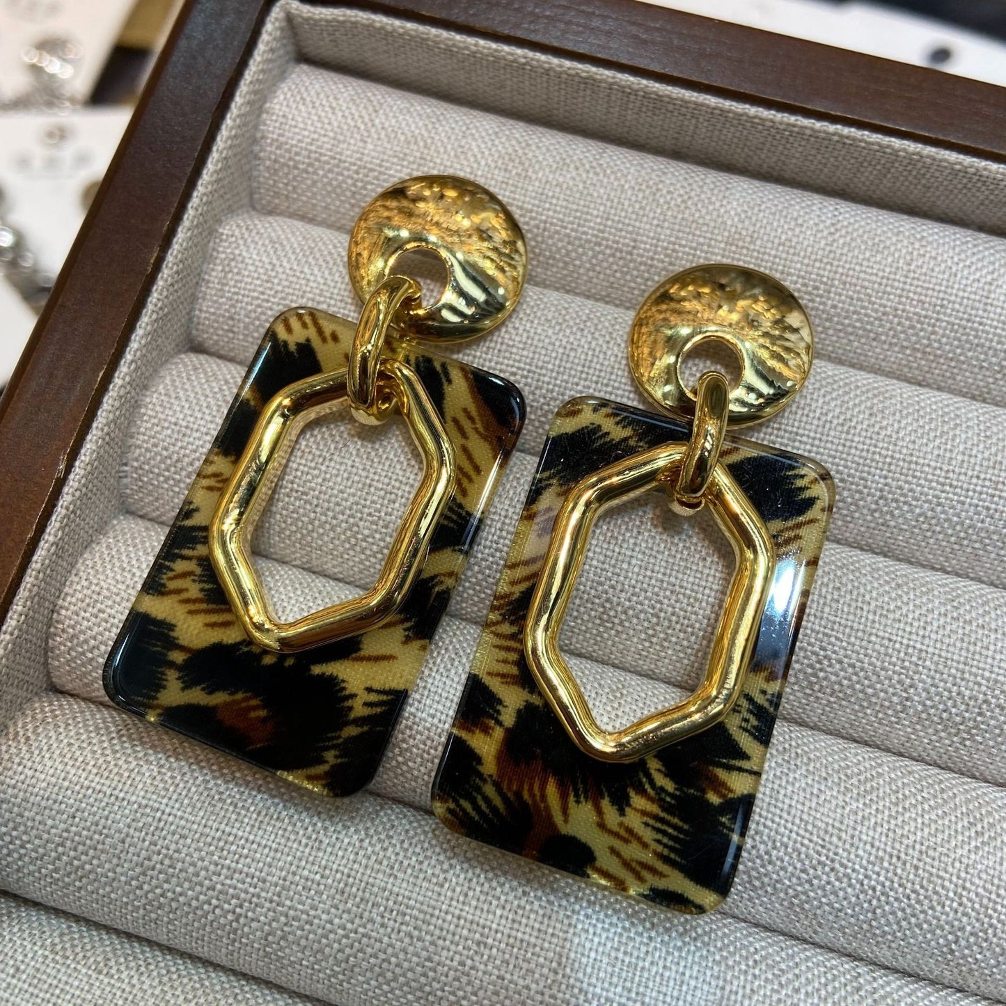 European and American Retro Leopard Print Earring