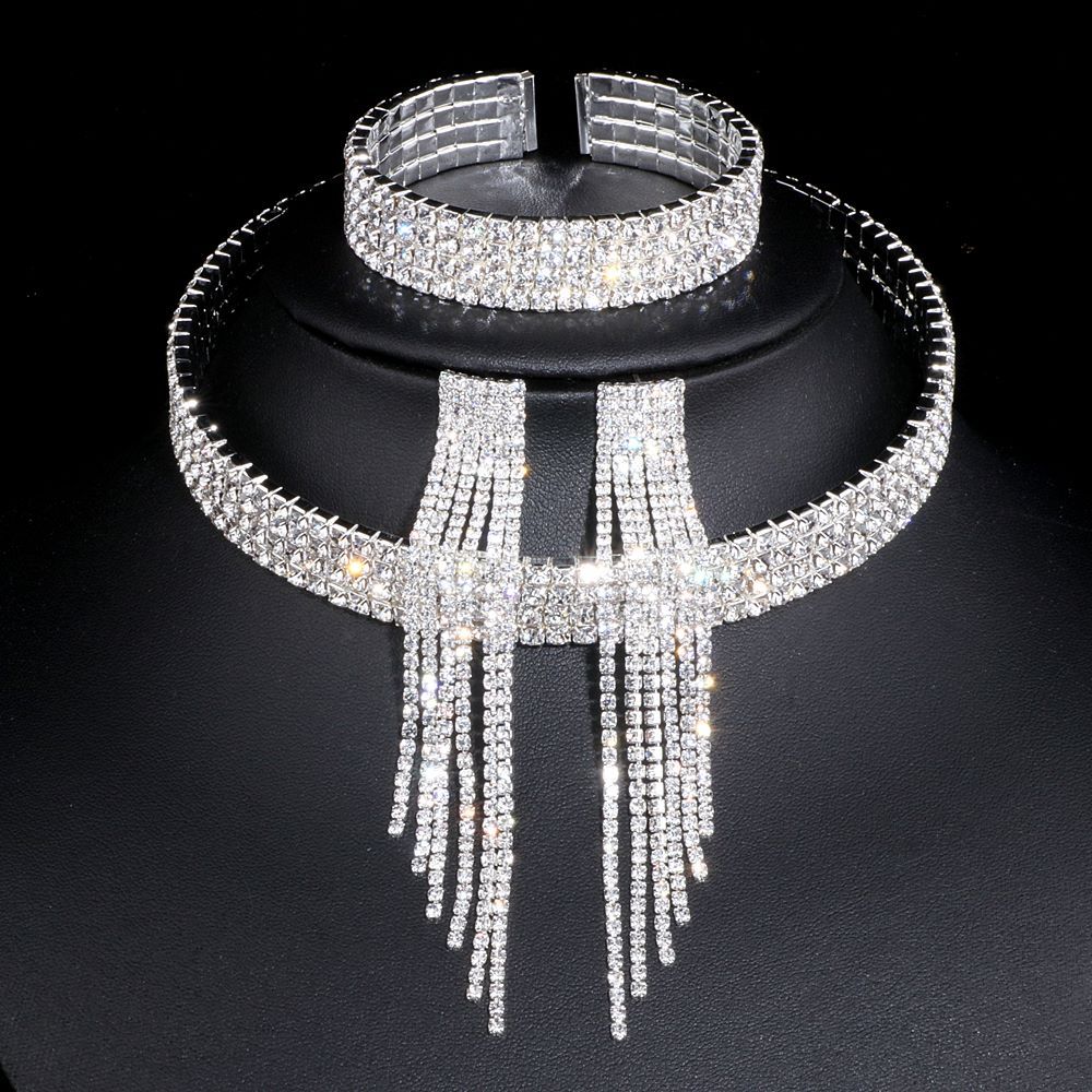 Elegant Diamond-Studded Fashion Choker Necklace