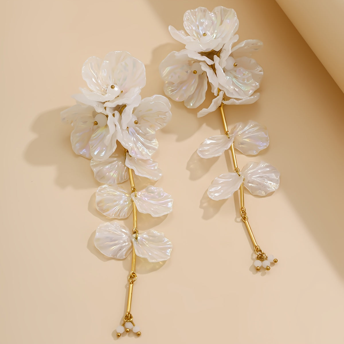 2pcs Simple Elegant White Pearl Shell Flower Earrings