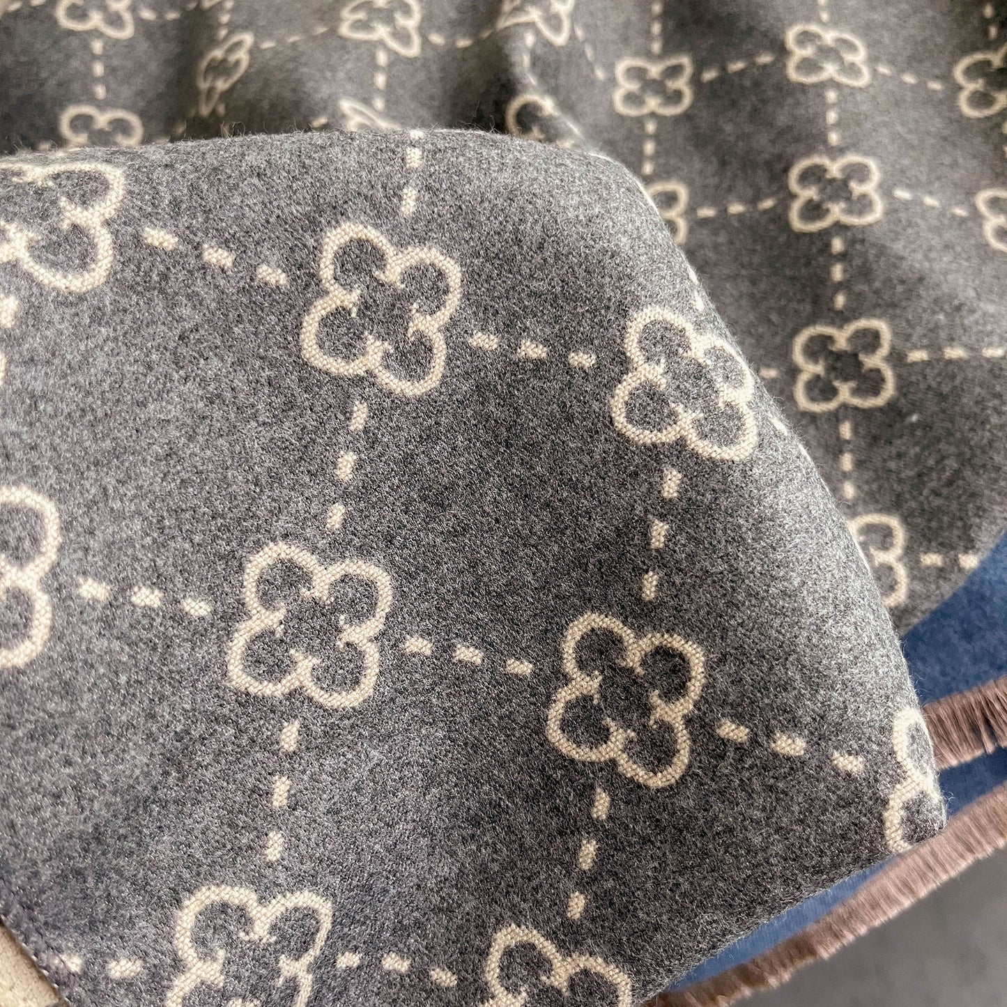 Stay Warm in Style – Sunflower Pattern Imitation Cashmere Scarf