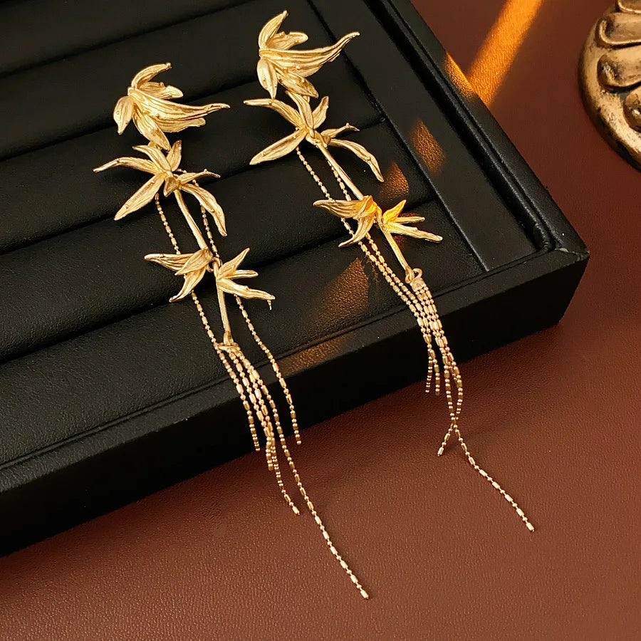 Elegant Retro Flower Pendant Earrings