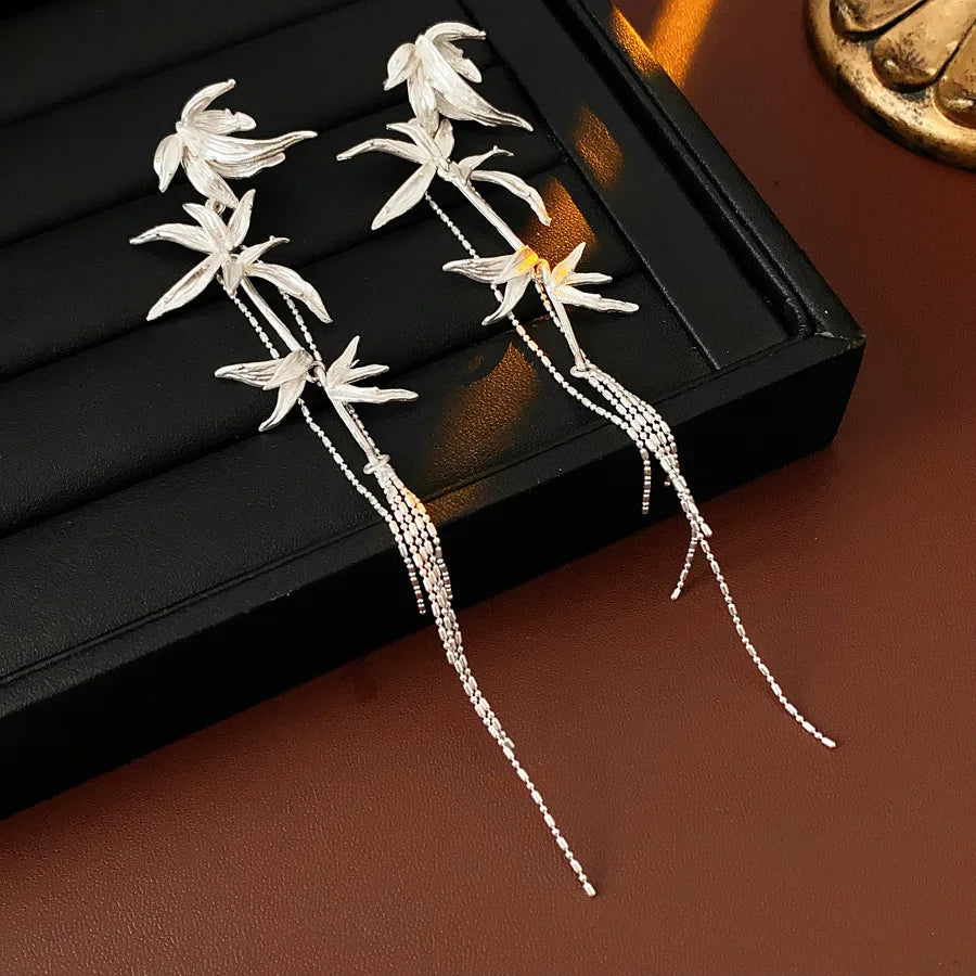 Elegant Retro Flower Pendant Earrings