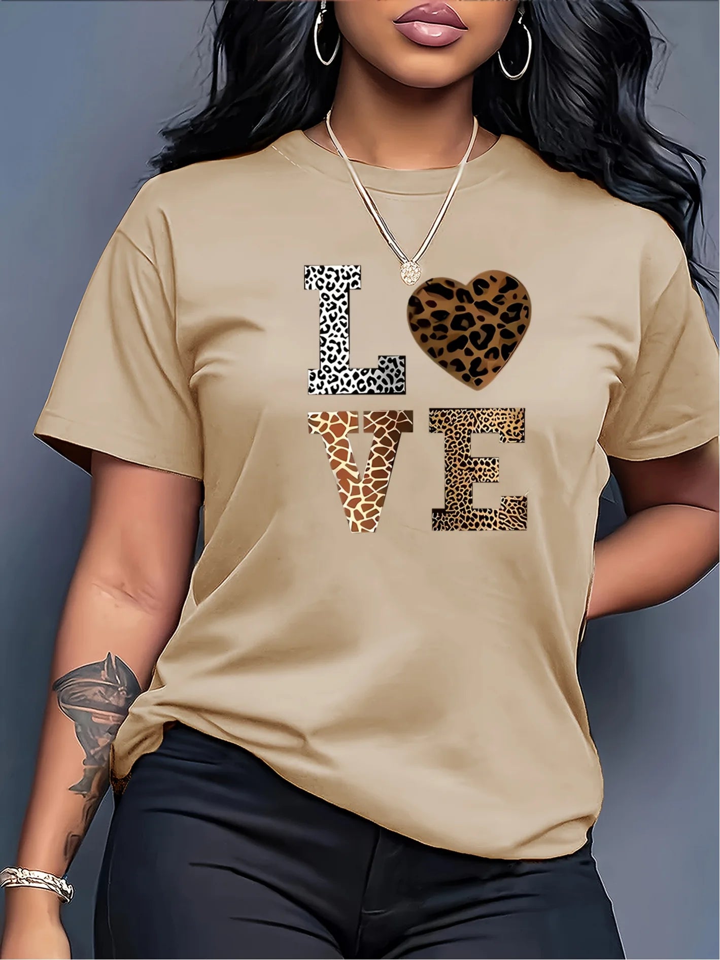 Fashion White “Love” Leopard Heart Pattern T-Shirt – Casual Round Neck Short Sleeve Tee